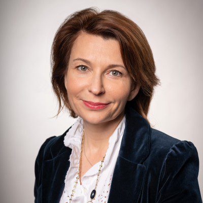 Introhive | Valerie Courbier | Navigating the CRM Journey: Strategies to Drive Growth and Efficiency in Law Firms